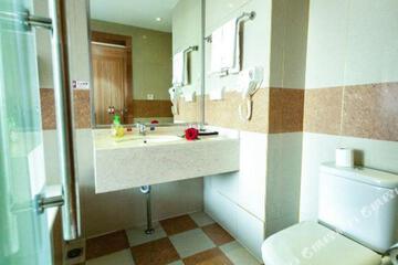 Photo 10
