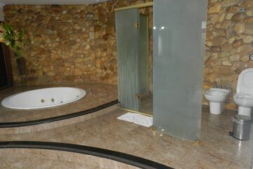 Private spa tub
