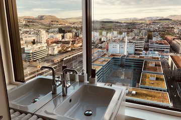 Bathroom sink
