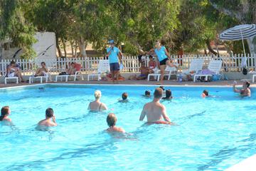 Exercise/lap pool