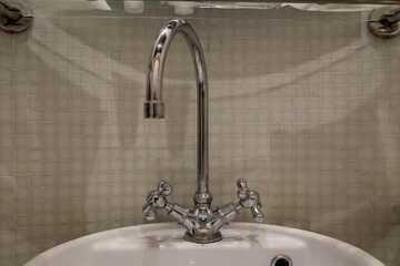 Bathroom sink