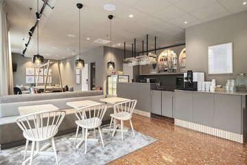 Snack bar