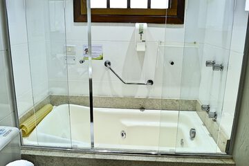 Jetted tub