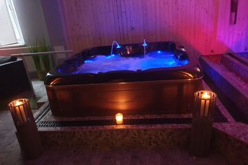 Indoor spa tub