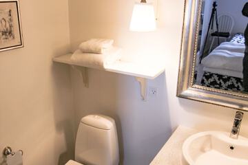 Bathroom sink