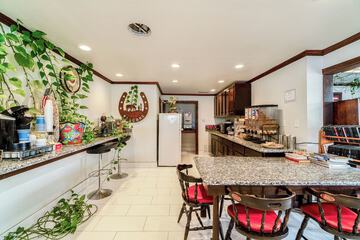 Breakfast area