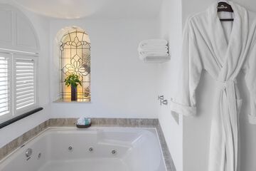 Private spa tub