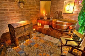 Indoor spa tub