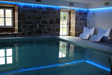 Indoor spa tub