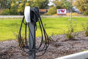 Electric vehicle charging station