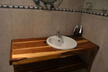 Bathroom sink