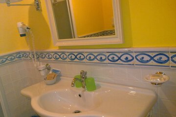 Bathroom sink