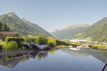 Infinity pool