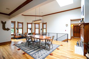 Ballroom/Hall 94 of 112