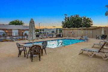 Pool 10 of 24