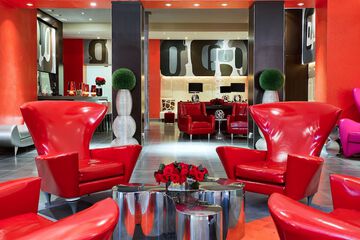 Lobby lounge