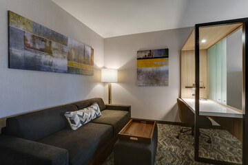Room 36 of 60