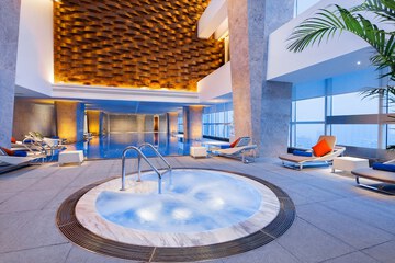 Indoor spa tub