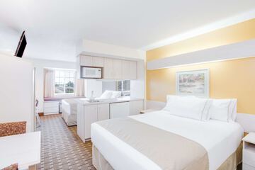 Room 10 of 18