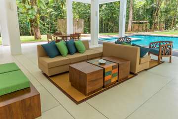 Poolside bar