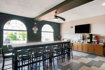 Breakfast/Coffee Service 38 of 47