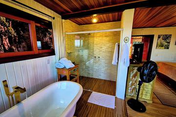 Private spa tub