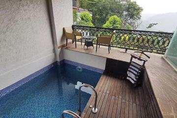 Private pool