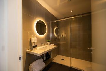 Bathroom shower