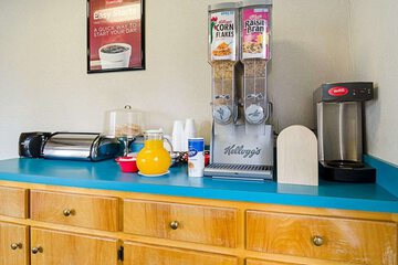 Breakfast/Coffee Service 21 of 25