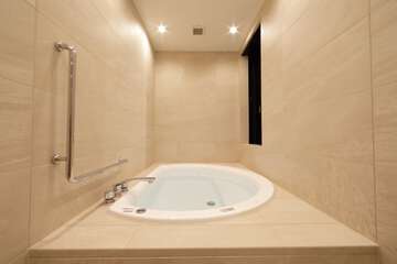 Deep soaking bathtub