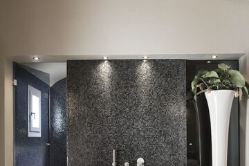 Deep soaking bathtub