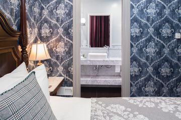 Room 21 of 38