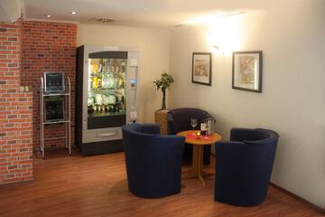 Lobby lounge