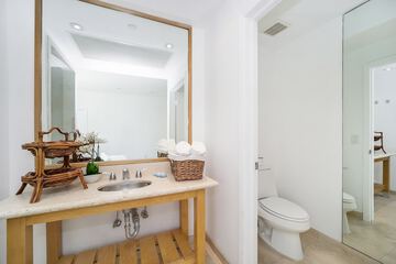 Bathroom sink