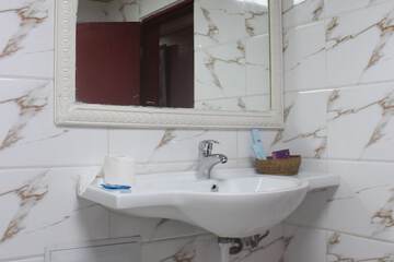 Bathroom sink