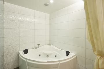 Jetted tub