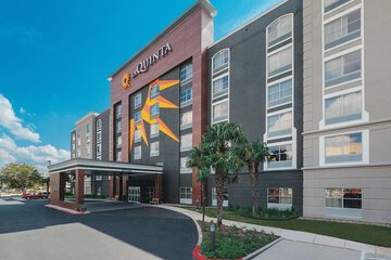 La Quinta Inn & Suites by Wyndham San Antonio Downtown