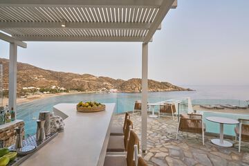Poolside bar