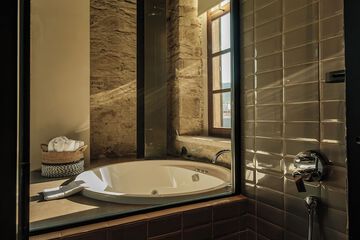 Jetted tub