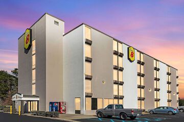 Super 8 by Wyndham Myrtle Beach / Market Common Area