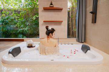 Private spa tub