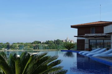 Infinity pool