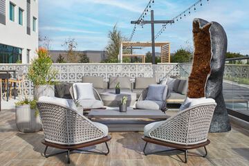 Hotel Exterior 52 of 55