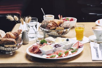 Breakfast meal