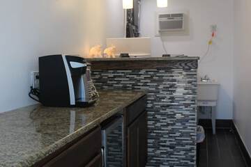 Check-in/check-out kiosk