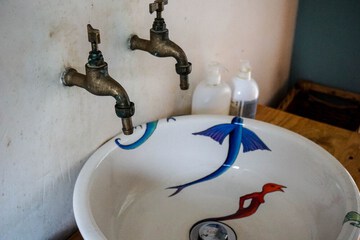 Bathroom sink