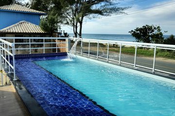 Pool waterfall