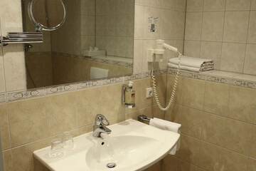 Bathroom sink