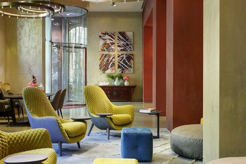 Lobby lounge