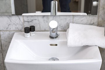 Bathroom sink